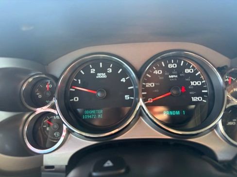 Used 2014 Chevrolet Silverado 2500 LT w/ Interior Plus Package AWD/4WD image 28