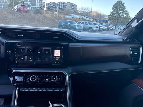 Used 2024 GMC Sierra 2500 Denali Ultimate image 16