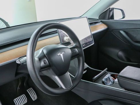 Used 2021 Tesla Model Y 2WD image 18