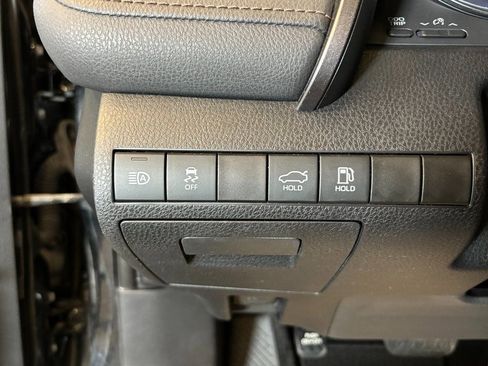 Used 2019 Toyota Camry LE w/ Convenience Package FWD image 17