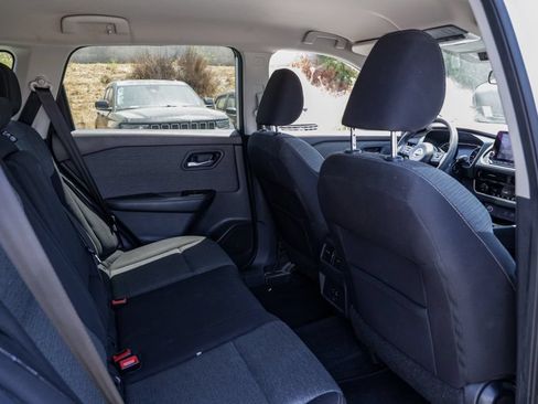 Used 2021 Nissan Rogue SV FWD image 21