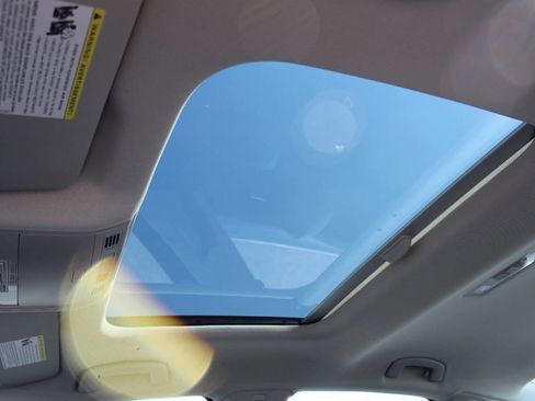 Used 2025 Volkswagen Jetta SE image 18