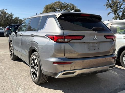 Used 2022 Mitsubishi Outlander SE image 7