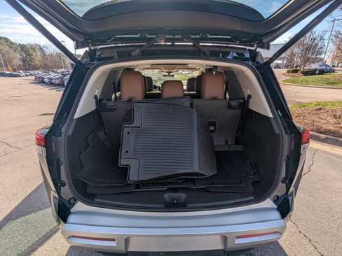 Used 2023 Nissan Pathfinder Platinum w/ Cargo Package image 16