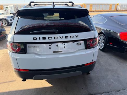 Used 2018 Land Rover Discovery Sport SE image 16
