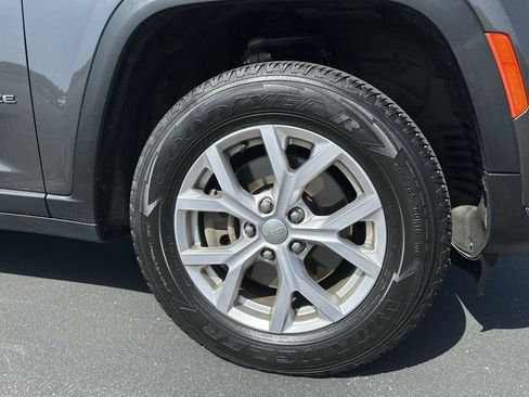Used 2022 Jeep Grand Cherokee L Limited AWD/4WD image 11