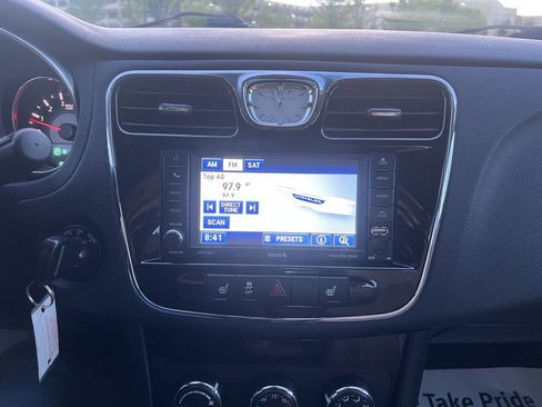 Used 2012 Chrysler 200 Limited FWD image 19