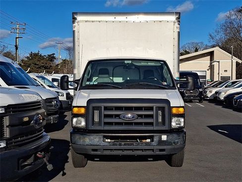 Used 2017 Ford E-350 and Econoline 350 Super Duty w/ Power Windows & Locks Group image 3