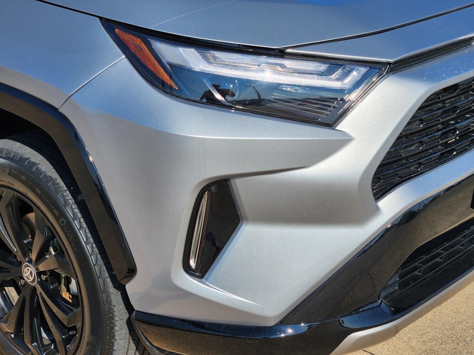 Used 2023 Toyota RAV4 XSE AWD/4WD image 11