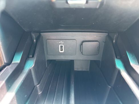 Used 2017 Ford Explorer XLT w/ Equipment Group 202A FWD image 41