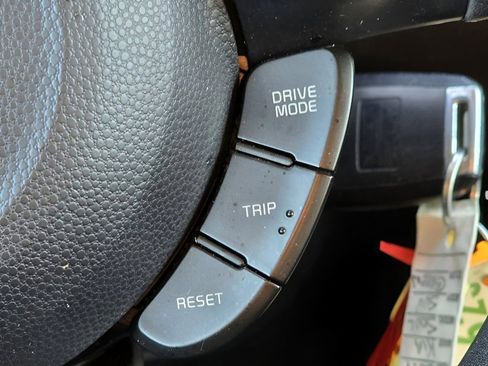 Used 2017 Kia Soul + image 25