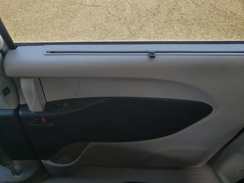 Used 2024 Chrysler Pacifica Touring-L FWD image 18