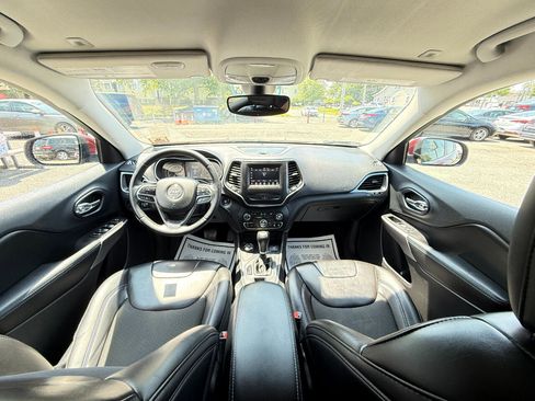 Used 2019 Jeep Cherokee Latitude Plus w/ Comfort/Convenience Group image 27