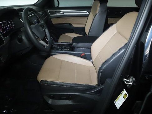 Used 2023 Volkswagen Atlas Cross Sport SE AWD/4WD image 18