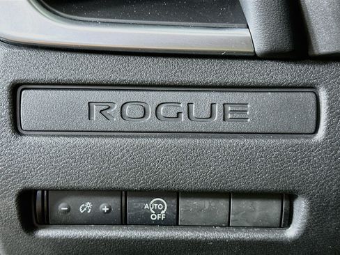 Used 2023 Nissan Rogue S AWD/4WD image 17