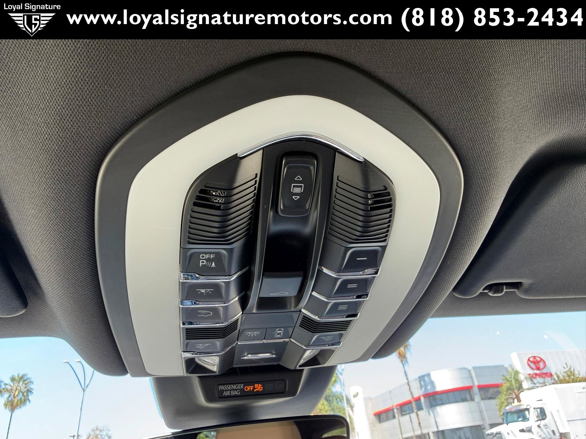 Used 2021 Porsche Macan AWD/4WD image 32