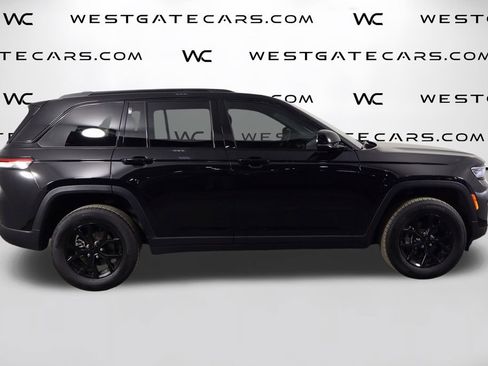 Used 2025 Jeep Grand Cherokee Altitude AWD/4WD image 43