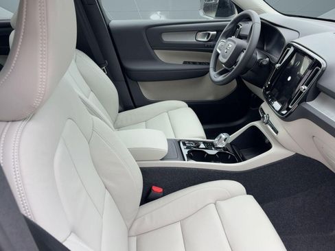 New 2026 Volvo XC40 B5 Plus w/ Climate Package AWD/4WD image 30