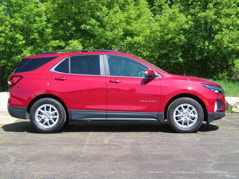 Used 2022 Chevrolet Equinox LT FWD image 2