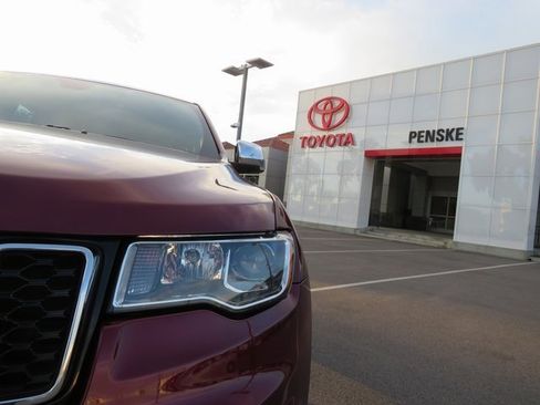 Used 2017 Jeep Grand Cherokee Limited image 4