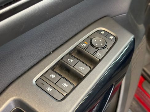 Used 2025 Nissan Pathfinder SV AWD/4WD image 17