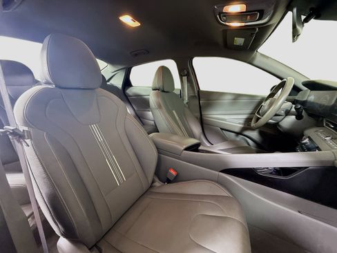 Used 2023 Hyundai Elantra SEL w/ Convenience Package image 29