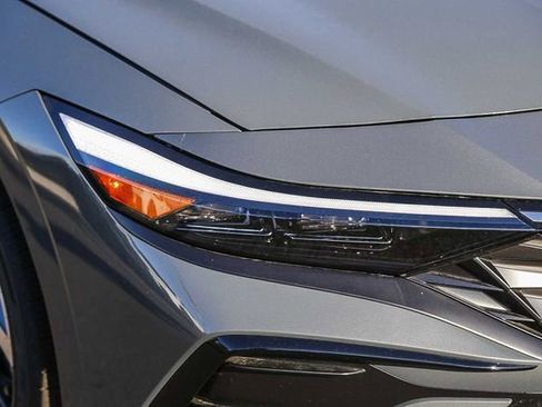 New 2026 Hyundai Elantra Limited FWD image 5