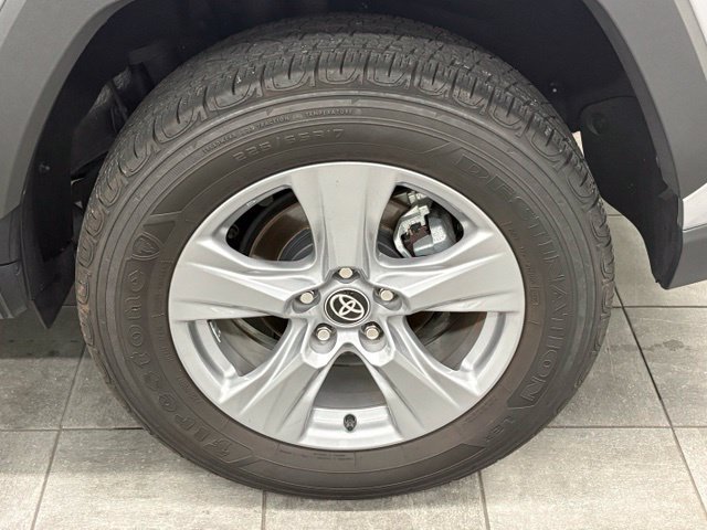 Used 2025 Toyota RAV4 XLE AWD/4WD image 7
