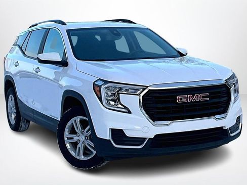 Used 2023 GMC Terrain SLE w/ Driver Convenience Package image 3