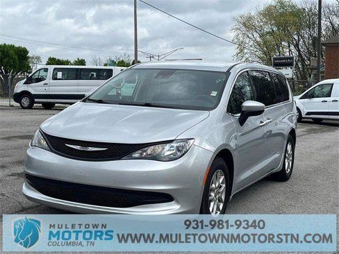 Used 2023 Chrysler Voyager LX image 28