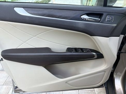 Certified 2019 Lincoln MKC Reserve w/ MKC Technology Package FWD image 9