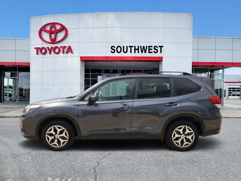Used 2020 Subaru Forester Premium AWD/4WD image 3
