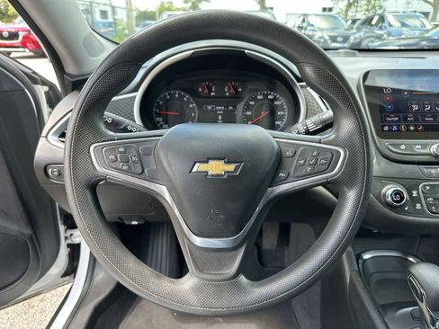Used 2022 Chevrolet Malibu LT FWD image 21