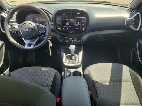 Used 2023 Kia Soul LX w/ LX Technology Package image 18