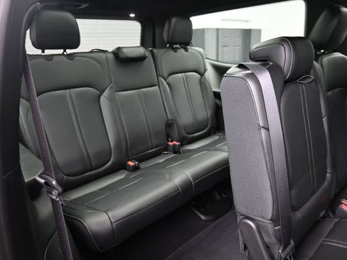 Used 2024 Jeep Wagoneer 4WD w/ Premium Group I image 25