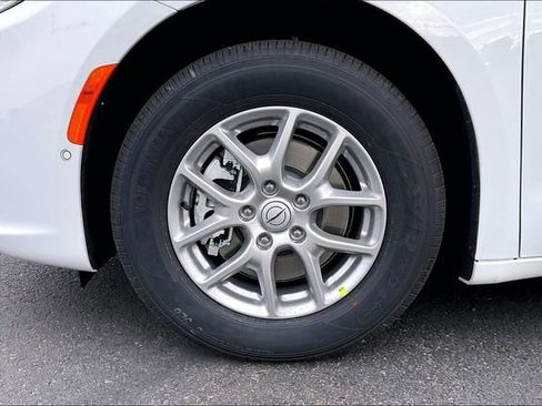 New 2026 Chrysler Pacifica Select image 12