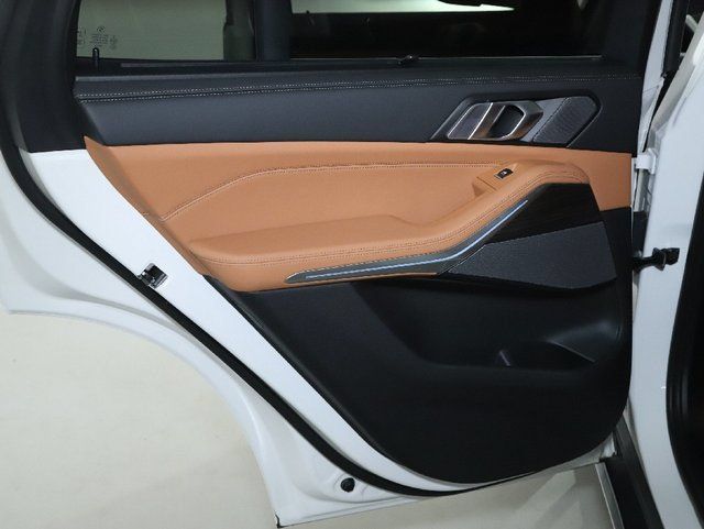 Used 2025 BMW X5 xDrive40i AWD/4WD image 14