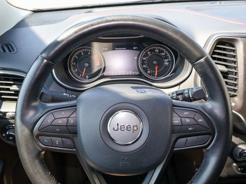 Used 2020 Jeep Cherokee Trailhawk w/ Cold Weather Group AWD/4WD image 21