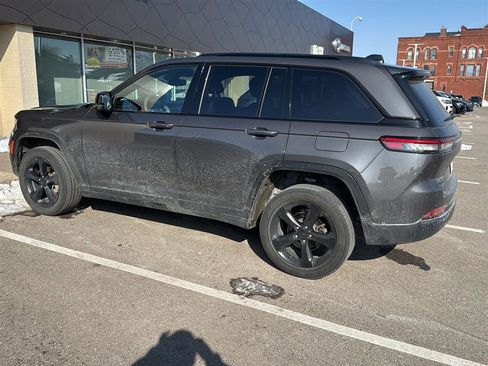 Used 2023 Jeep Grand Cherokee Altitude image 4