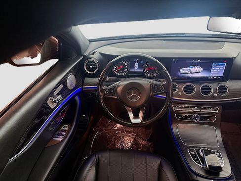 Used 2018 Mercedes-Benz E 300 4MATIC w/ Premium 2 Package (Q02) image 17