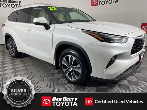 Certified 2022 Toyota Highlander XLE image 1