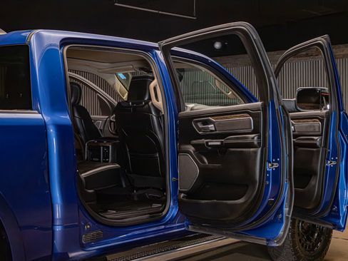 Used 2019 RAM 1500 Laramie AWD/4WD image 30