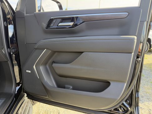 New 2026 Chevrolet Suburban Premier image 18