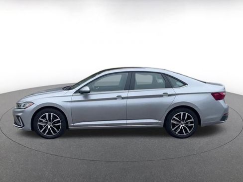 Used 2025 Volkswagen Jetta SE image 8