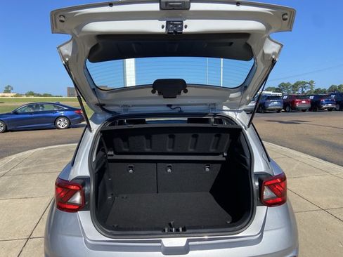 Used 2025 Hyundai Venue SEL FWD image 26