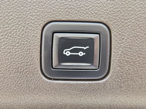 Used 2022 Cadillac Escalade Premium Luxury AWD/4WD image 12
