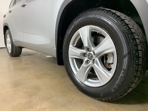 Used 2024 Toyota Highlander LE image 6