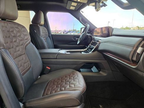 Used 2025 Nissan Armada Platinum Reserve AWD/4WD image 30