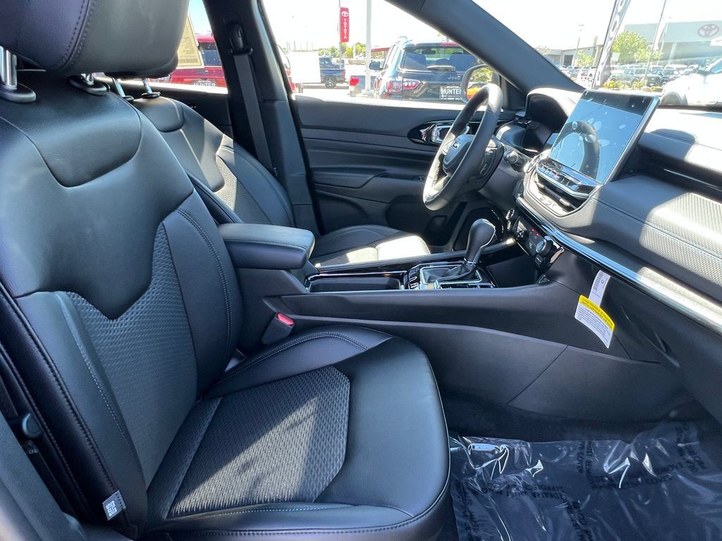 New 2026 Jeep Compass Latitude AWD/4WD image 13