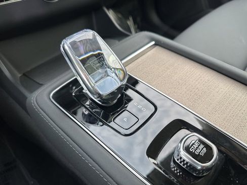 Certified 2025 Volvo XC90 B5 Plus image 21